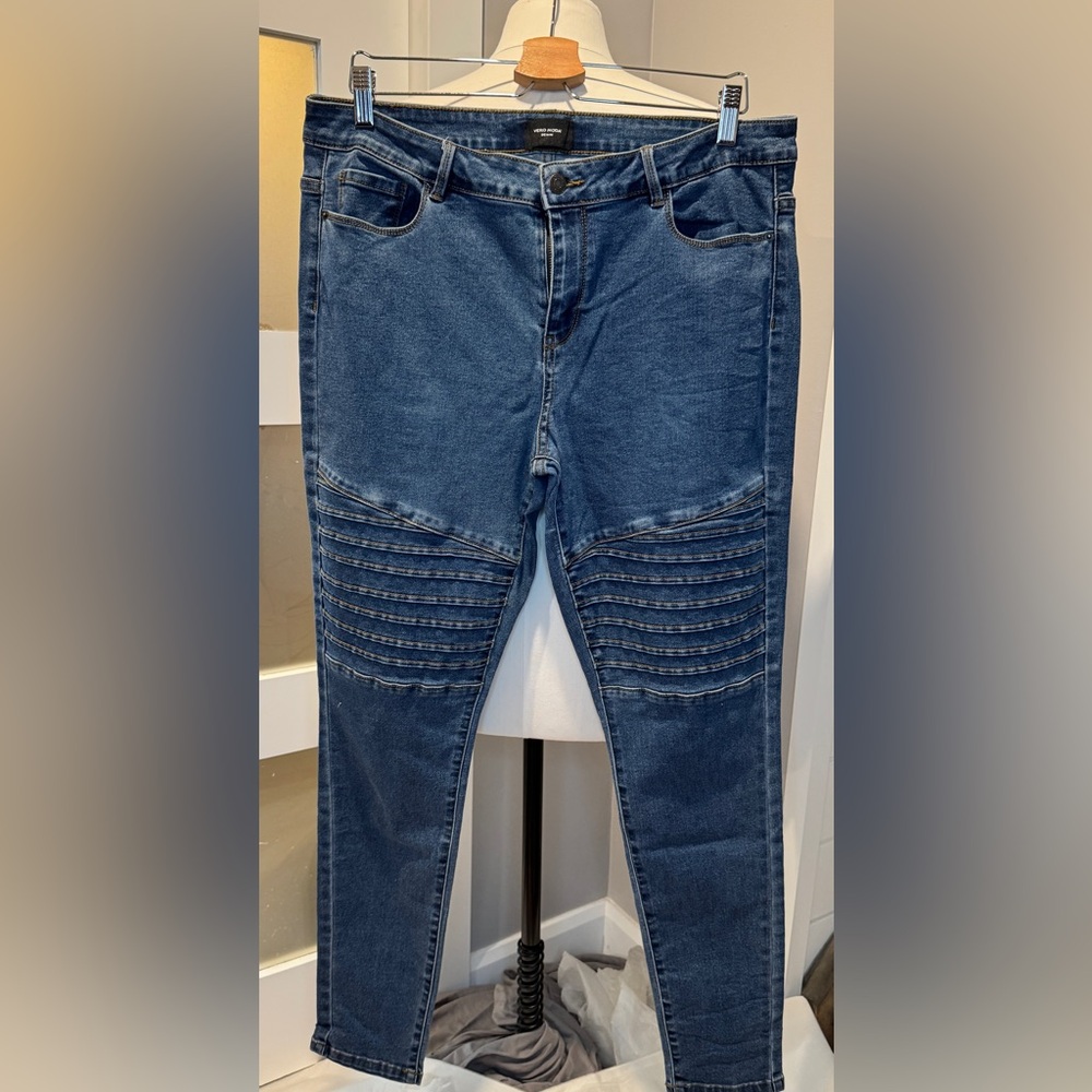 Vero Moda Women’s Denim Skinny Jeans with Ribbed Accents